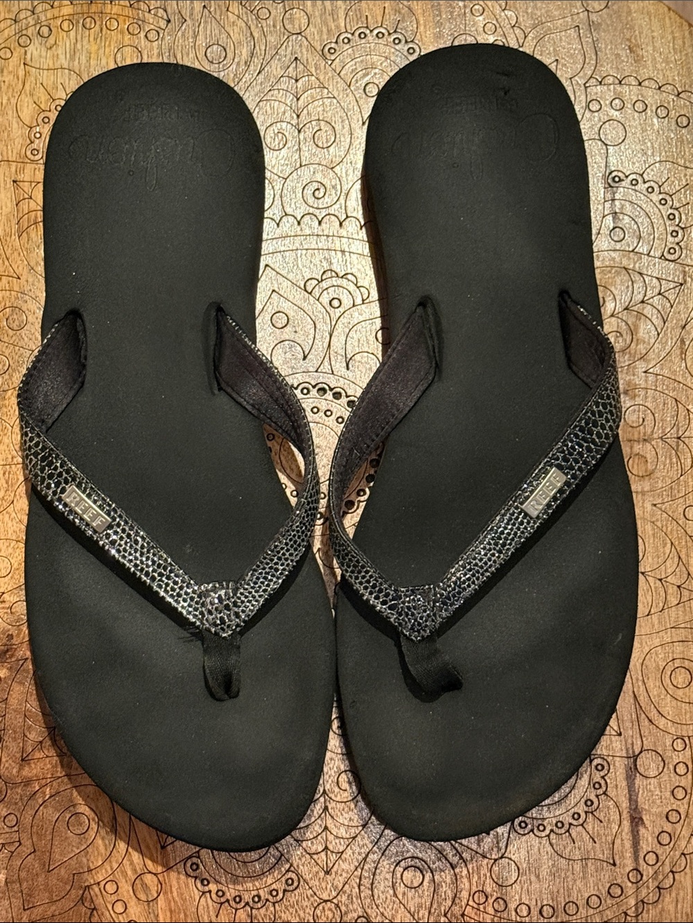 Reef Just Passing Through Thong Sandal Star Cushion Sassy Black